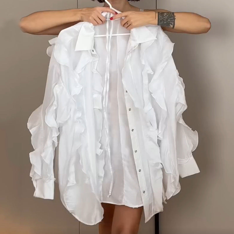 Damebluse med voluminøse flæsedetaljer og elegant snit Stilla