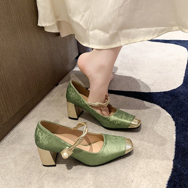 Dame Elegante og moderigtige Mary Jane sko med metallic detaljer og behagelig hælhøjde Stilla