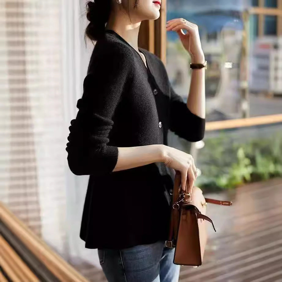 Damernes elegante cardigan med fitted form Stilla