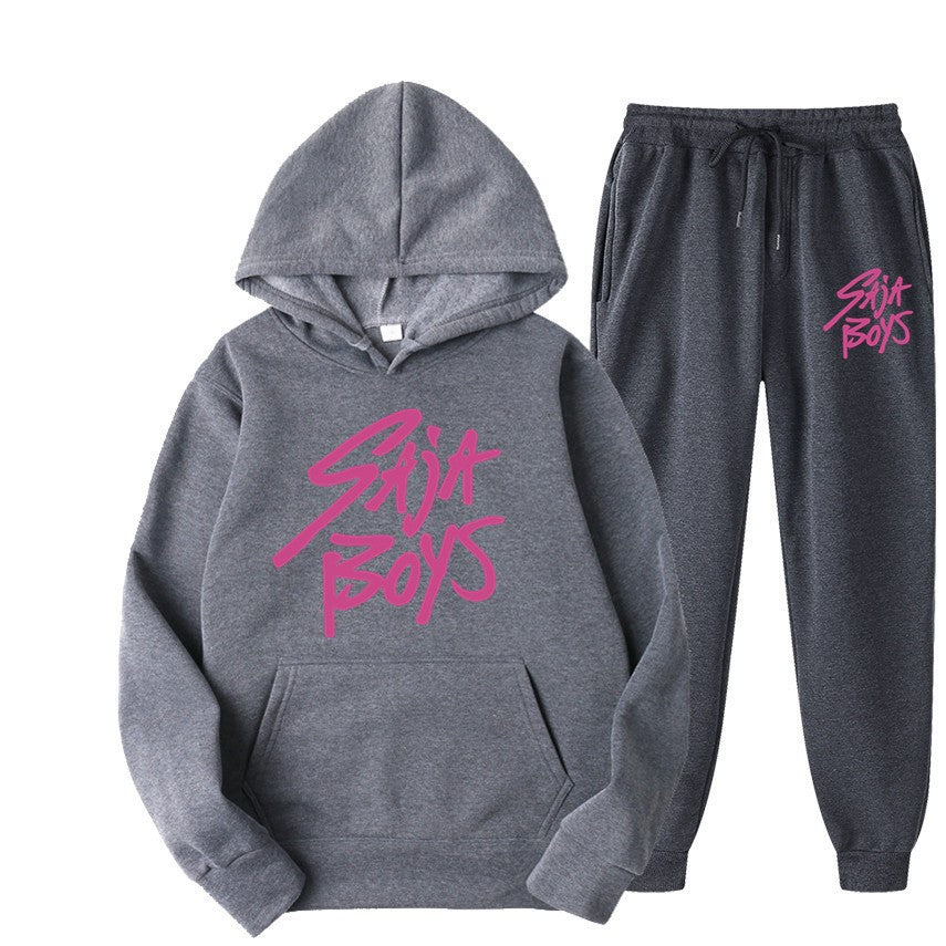Kvinders hoodie og joggersæt med moderne grafisk print Skovae