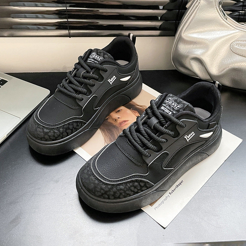 Dame Sneakers i fashionable design med strukturerede overflader og komfortabelt fodseng Stilla