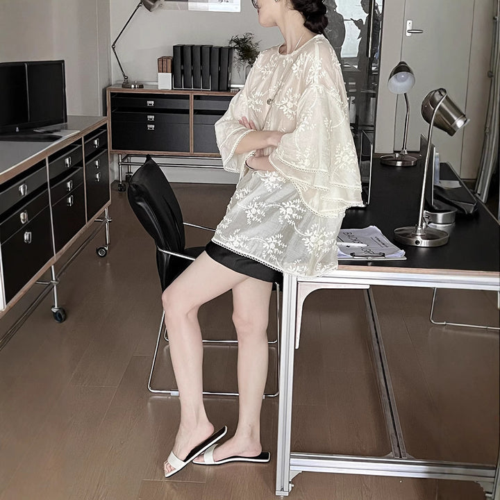 Dame luftig bluse med elegant lace og brede ærmer Stilla