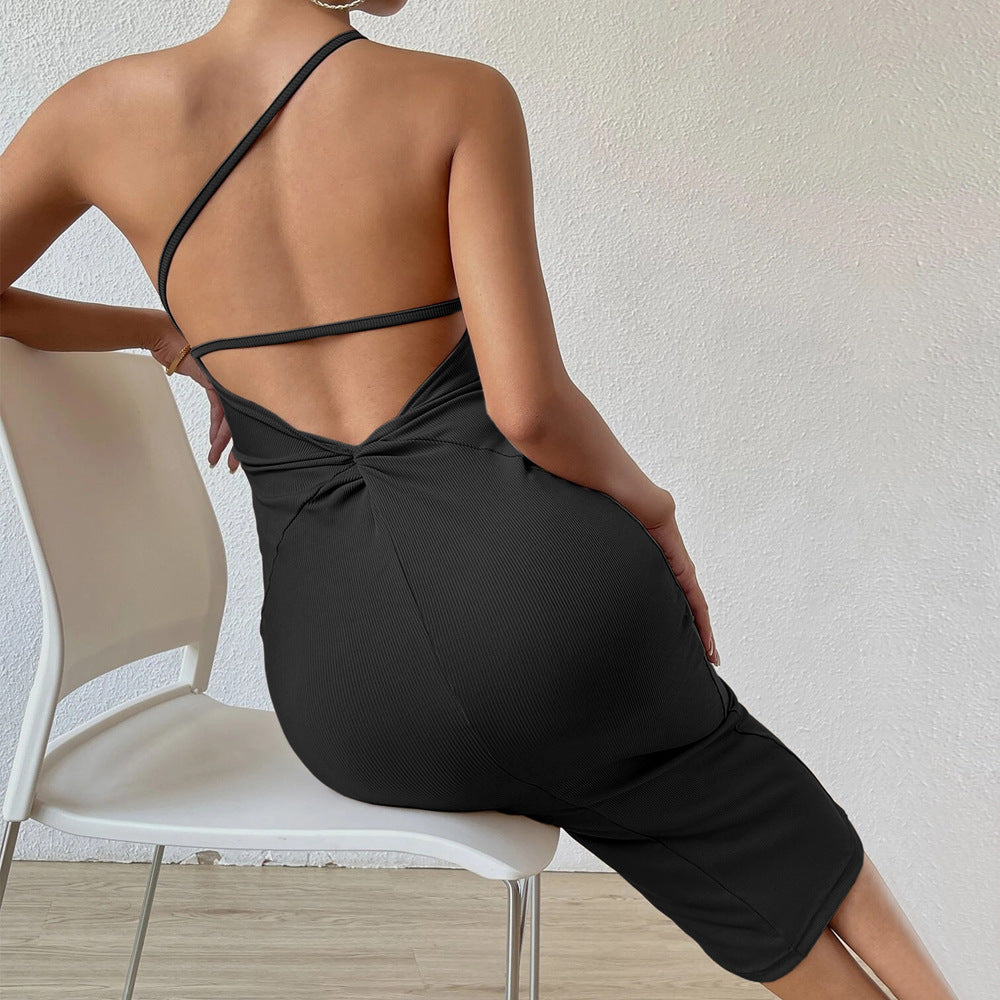 Kvindernes figursyede midi kjole med asymmetrisk design Stilla