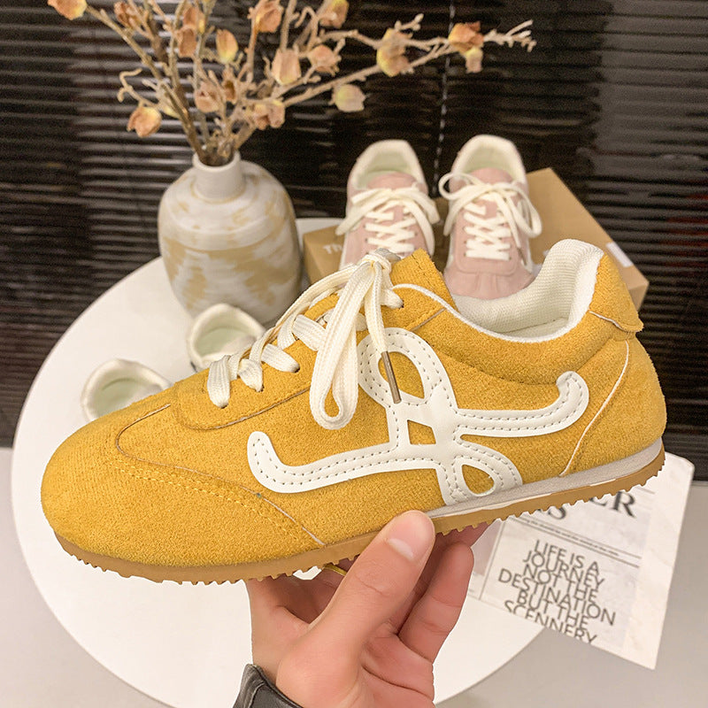 Dame sporty sneakers af højkvalitets suede med åndbare indlæg og skridsikker sål Stilla
