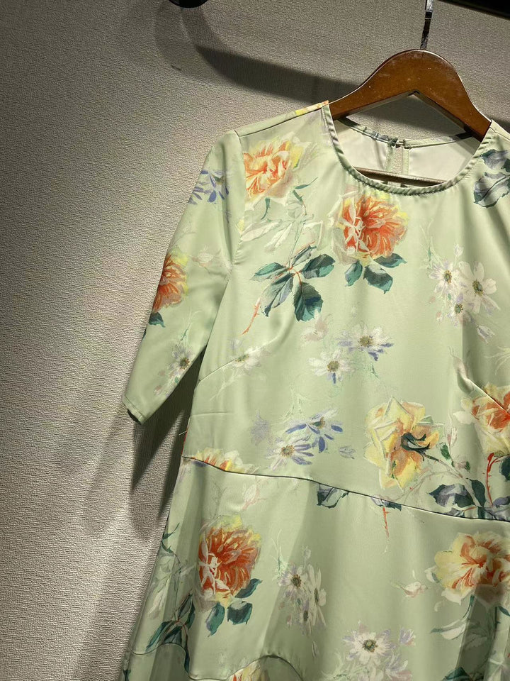 Dame Midi-kjole med blomsterdesign og elegant snit Stilla