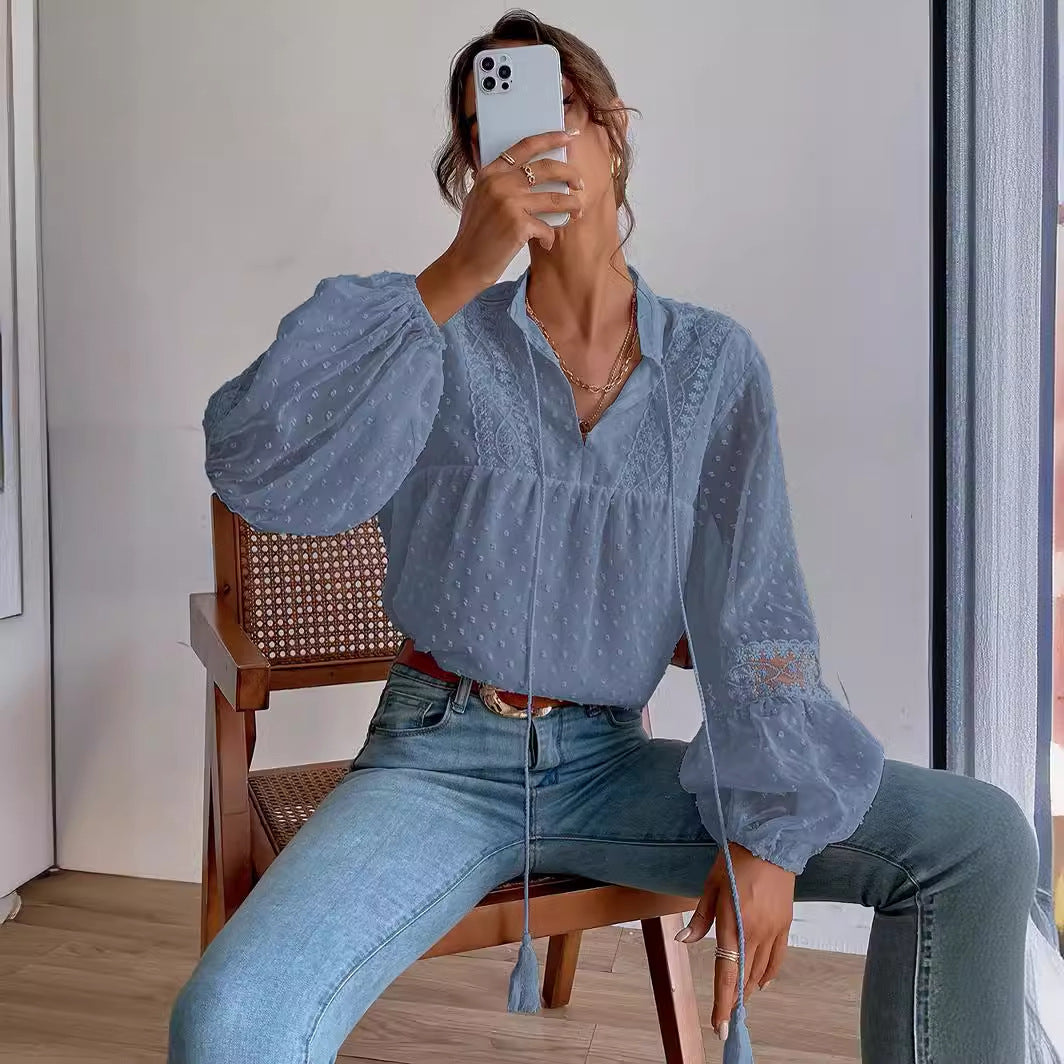 Damebluse med flæseærmer og fine broderier Stilla