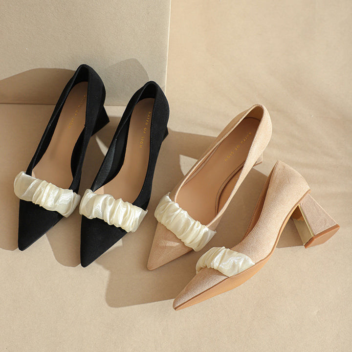 Dame Elegant Spids-Tå Blokhæl Pumps med dekorativt Flæse-detalje Stilla