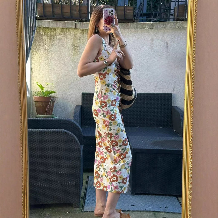 Dame maxikjole med blomstret print og feminine detaljer Stilla