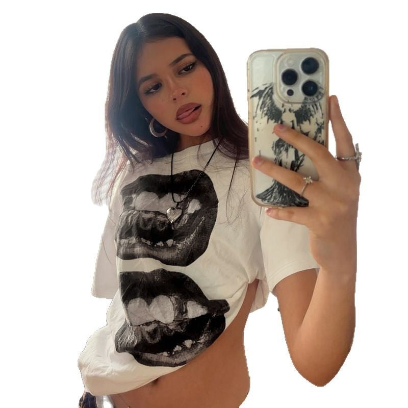 Dame T-shirt med glitrende korsdesign og afslappet pasform Skovae