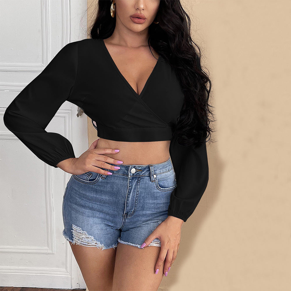 Kvindernes cropped top med dyb V-hals og elegante puffærmer Stilla