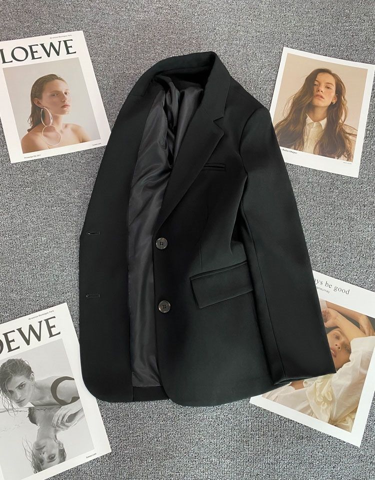 Kvinders elegant blazer med fashionable snit og dekorative knapper Stilla