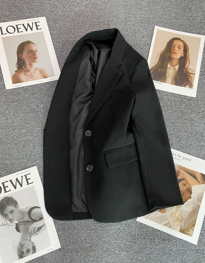 Kvinders elegant blazer med fashionable snit og dekorative knapper Stilla