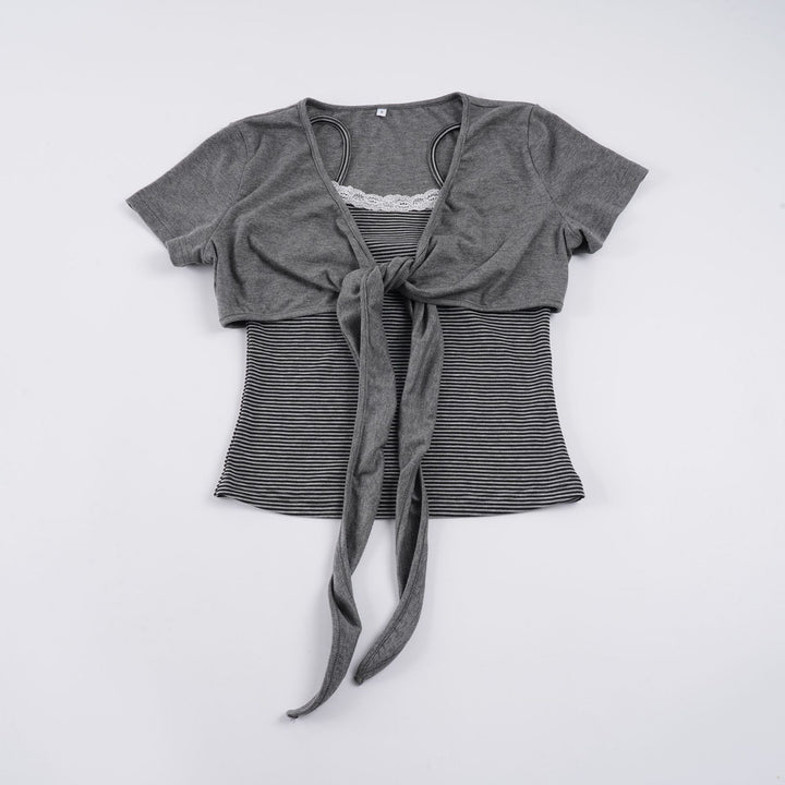 Dame kort T-shirt med knude-detalje og stribet design Skovae