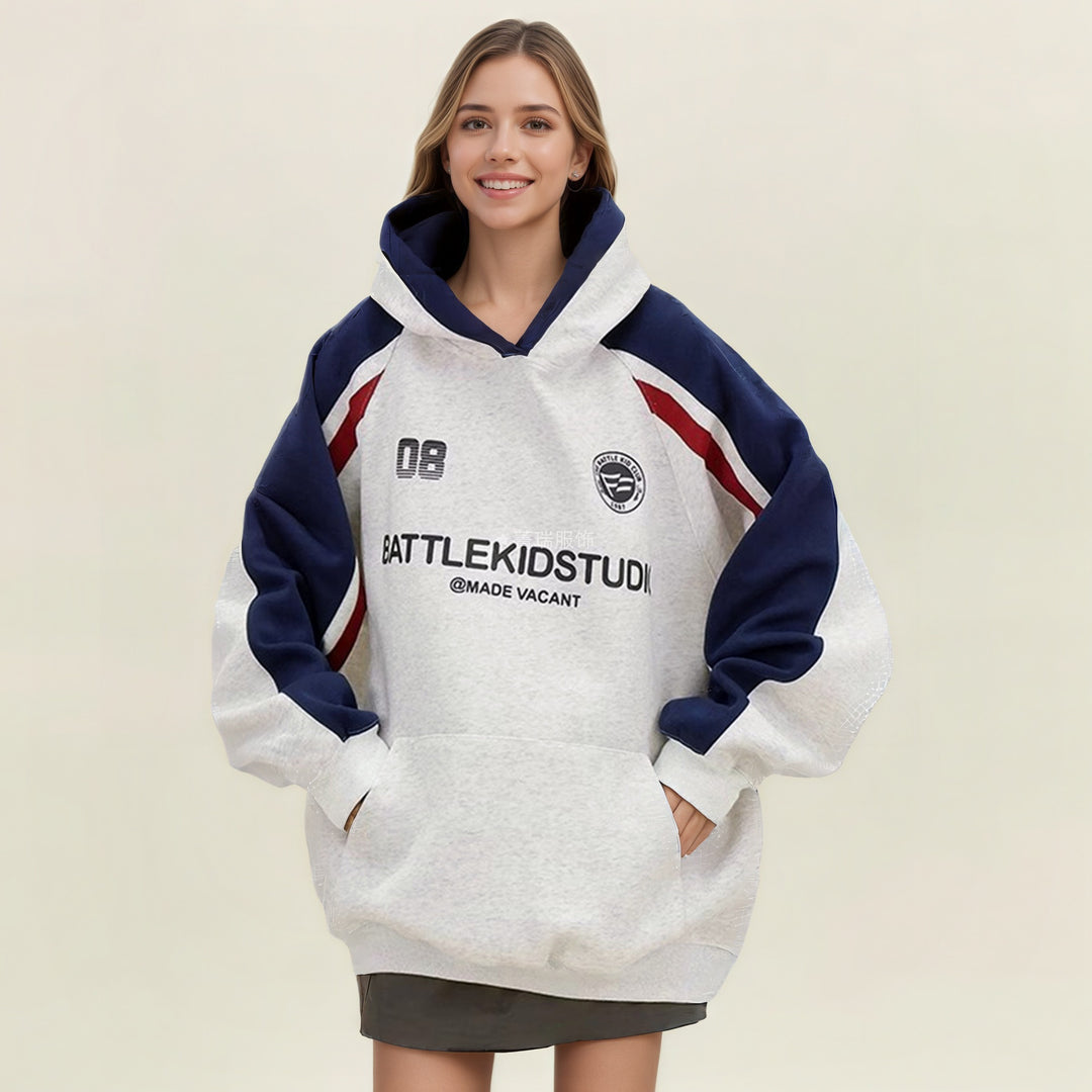 Kvinders komfortable oversized hoodie med moderne grafik Stilla