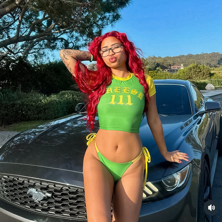 Dame Cropped Graphic T-shirt og High-Waisted Bikini Sæt Stilla
