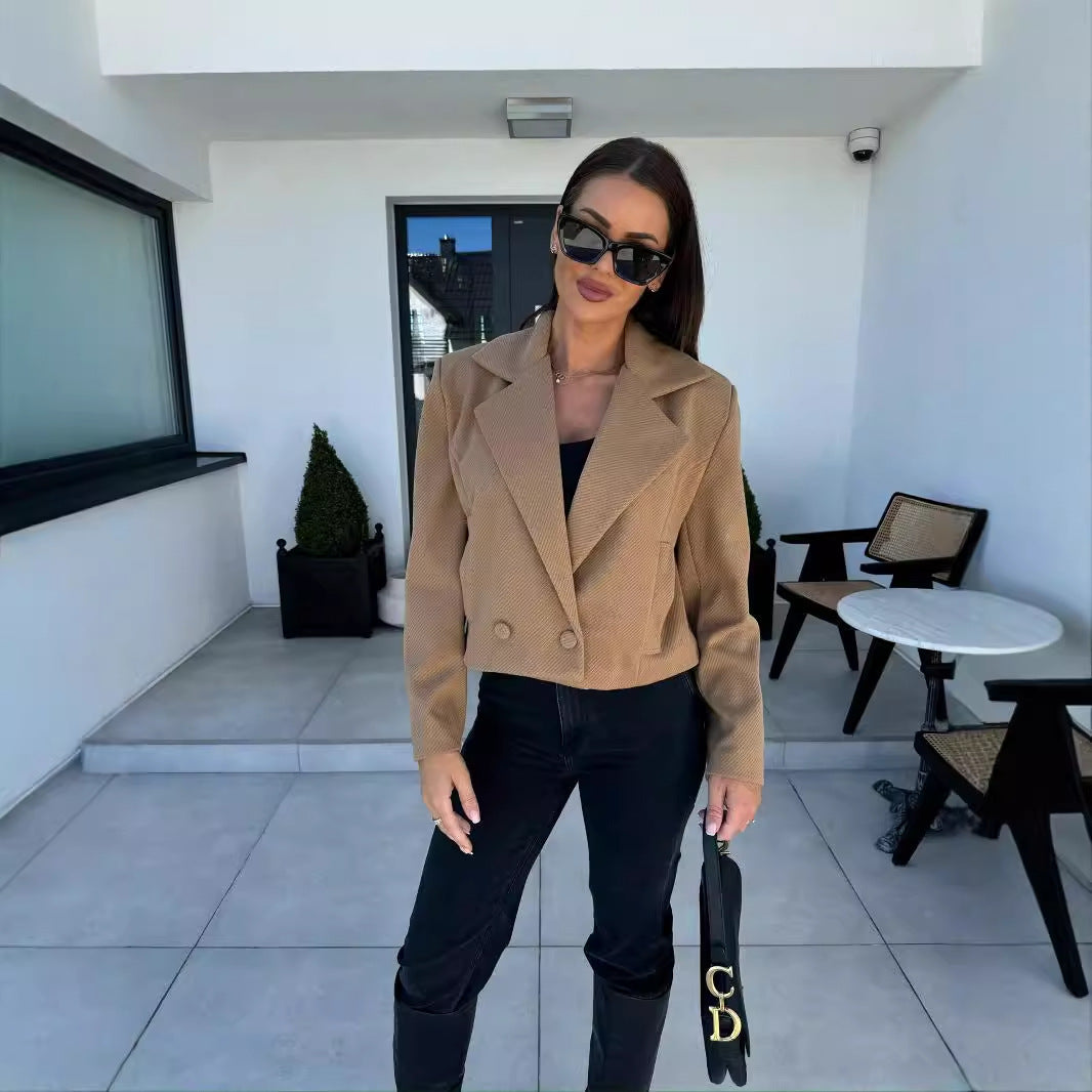 Dame moderigtig Cropped Blazer med dobbelte knapstolper og struktureret stof Stilla