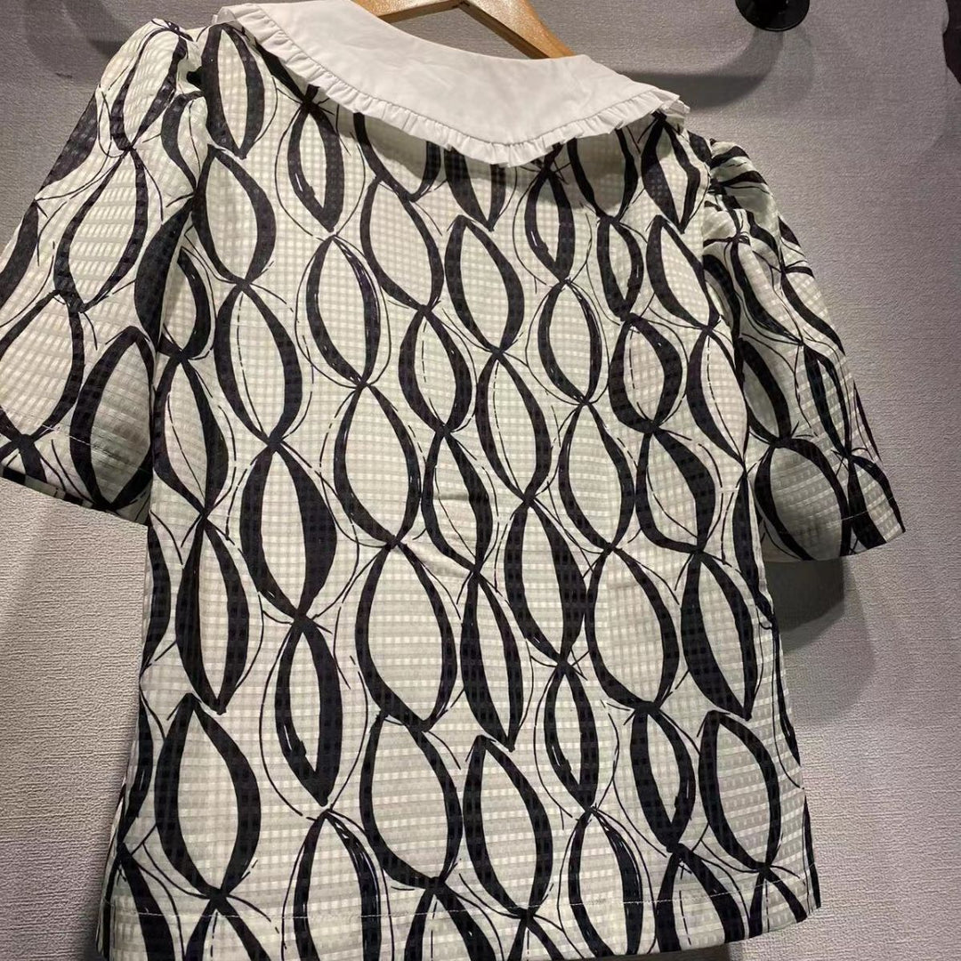 Dame kortærmet bluse med voluminøs krave og attraktivt mønster Stilla
