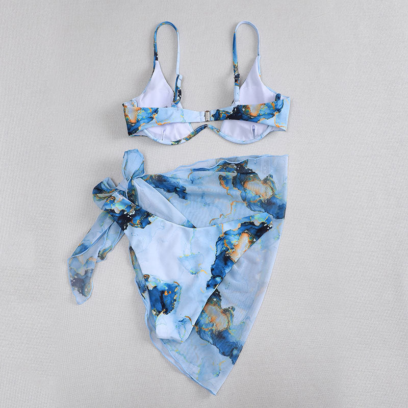 Dame bikini-sæt med elegant omslagskørt og sofistikerede detaljer Stilla