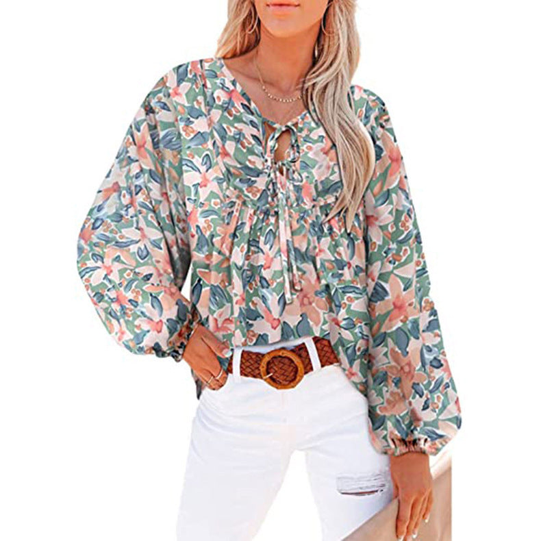 Damebluse med blomsterdesign og voluminøse ærmer Stilla
