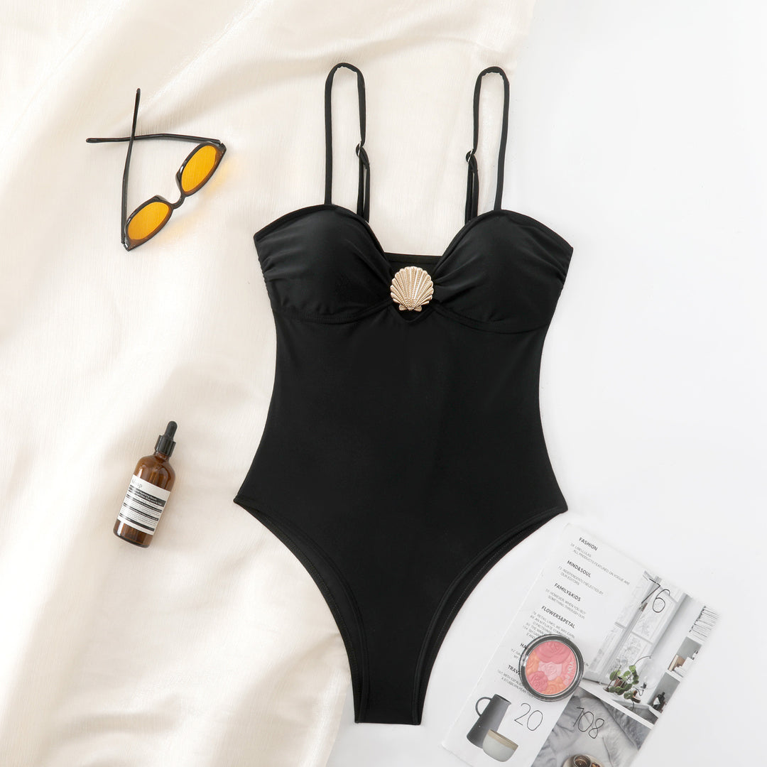 Dame one-piece badedragt med elegant musling-detail og justerbare stropper Skovae