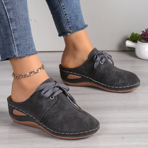 Dame Komfortable Clogs med modeperforeringer og elastiske snørre detaljer Stilla