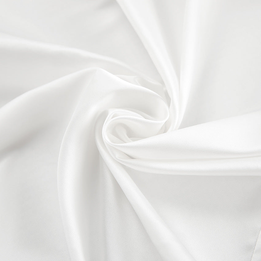 Dame Satin-morgenkåbe med elegante pufærmer og taljerbart bælte Stilla