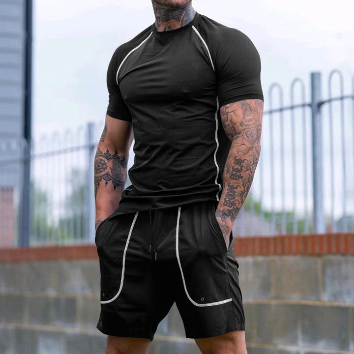 Herren nan et tætsiddende fritids sæt lavet af elastisk jersey med kortærmet skjorte og snøre shorts Skovae