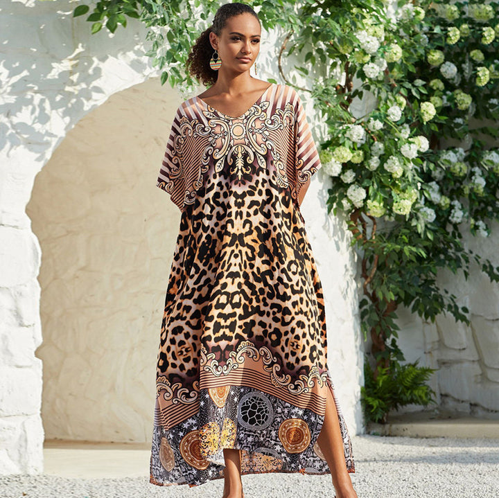 Dame Maxikjole med elegant leopardmønster og sidelængdeskår Stilla