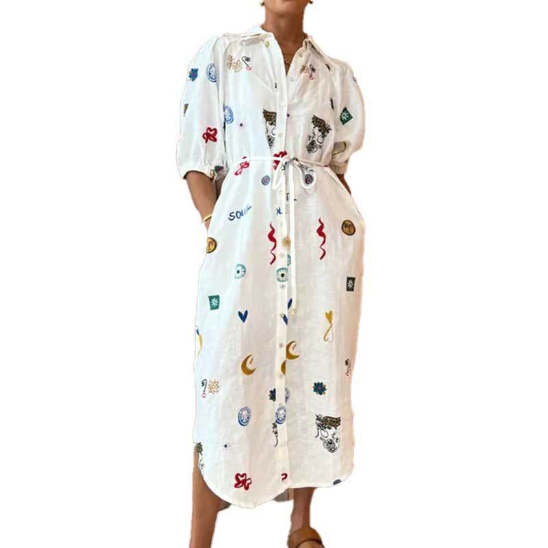 Kvindernes sommerkjole med farverig broderedesign Stilla