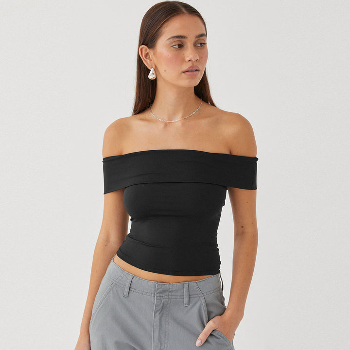 Dame Off-Shoulder Top med figursyet snit og elastisk materiale Stilla