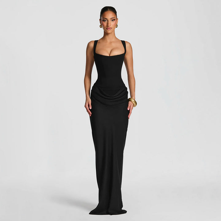 Dame tætsiddende Maxi-kjole med elegant draperingsdesign Skovae
