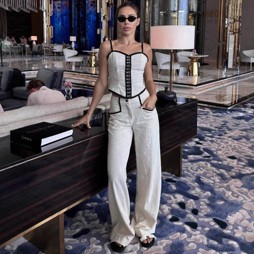 Dame Elegant Jumpsuit med smalle stropper og detaljesømme Stilla