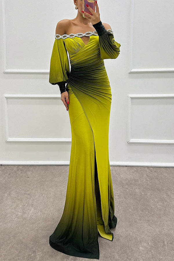 Dame Off-Shoulder Aftenkjole med draperet talje og glitrende applikationer Stiila