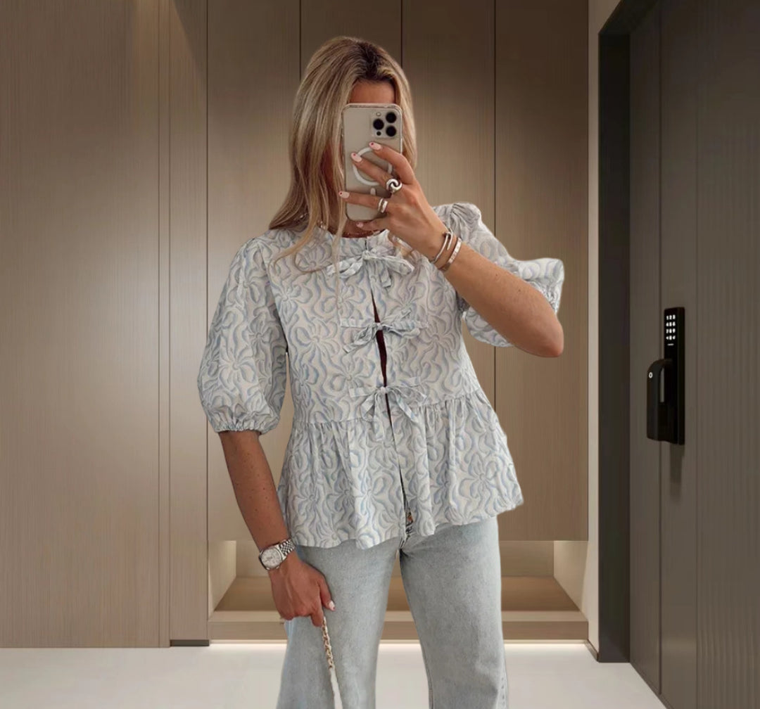 Dame kortærmet bluse i mode leopardprint med binde-detalje Stilla