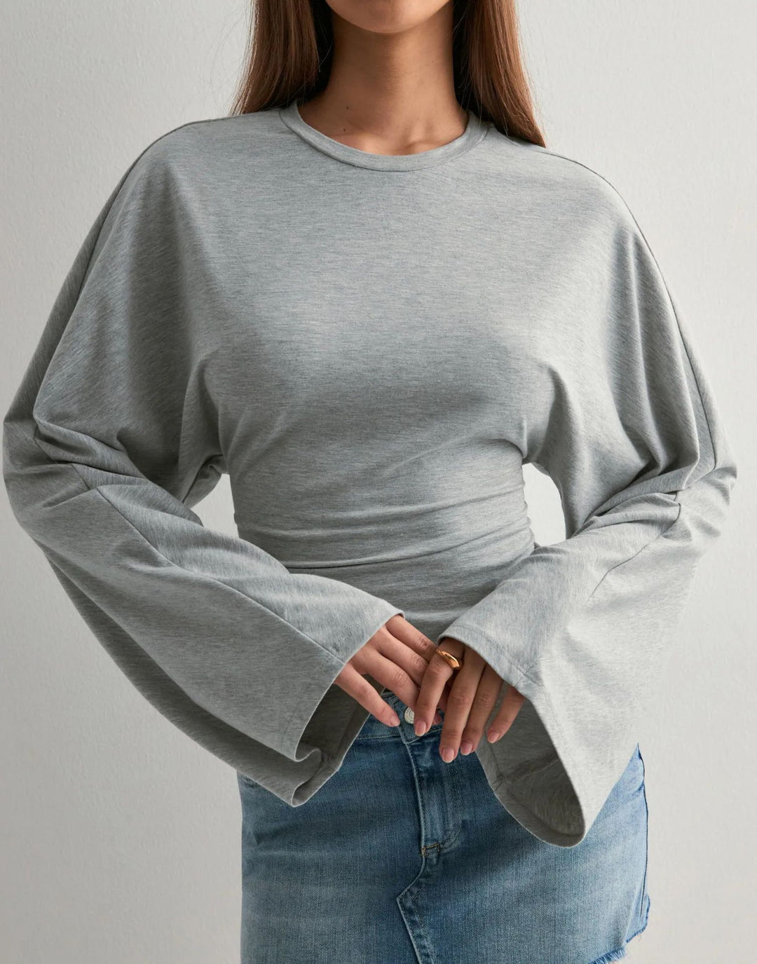 Kvinders cropped langærmet skjorte med brede flagrende ærmer Stilla
