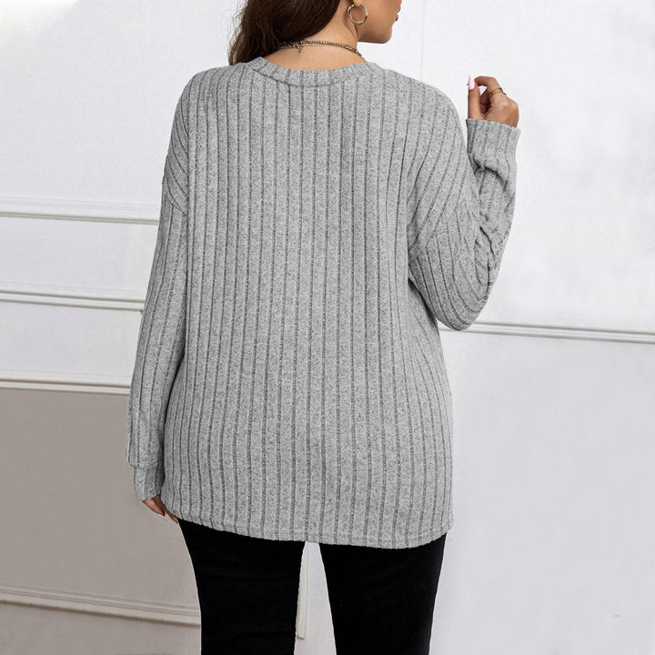 Dame strikket pullover med V-hals og knapdetaljer Stilla