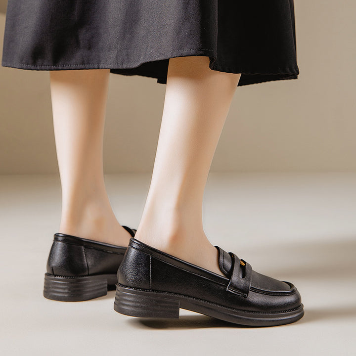 Femme Elegante Læder Slipper med Luksuriøse Detaljer Stilla