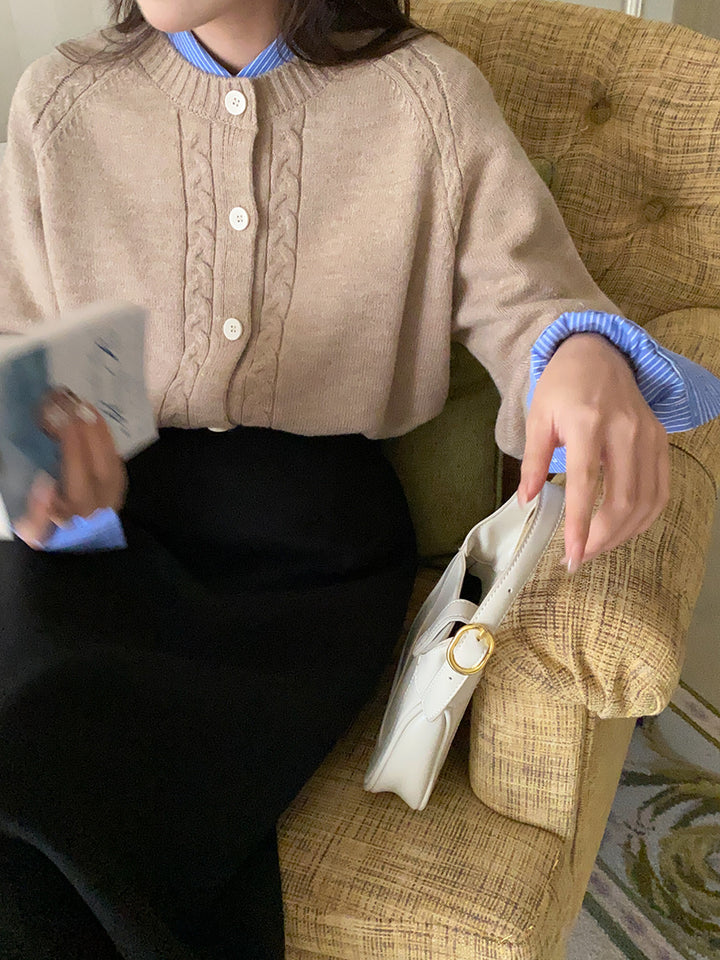 Kvinnes strikket pullover med kabelmønster Stilla