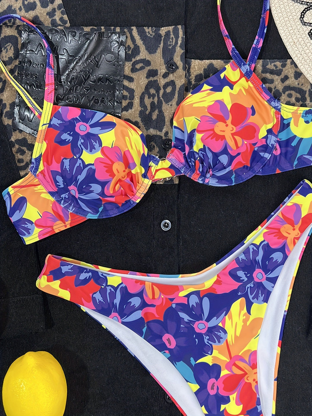 Dame bikini med moderne blomsterdesign og justerbare stropper Stilla