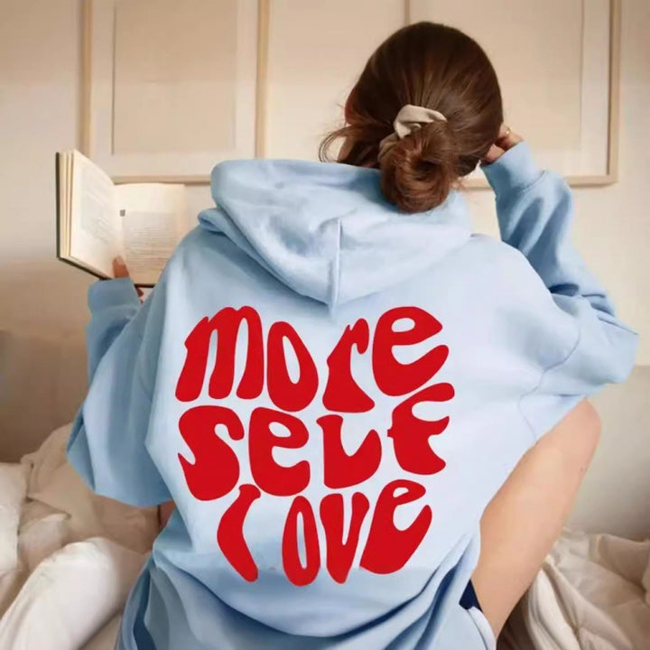 Kvinders hoodie med iøjnefaldende print og oversized pasform Skovae