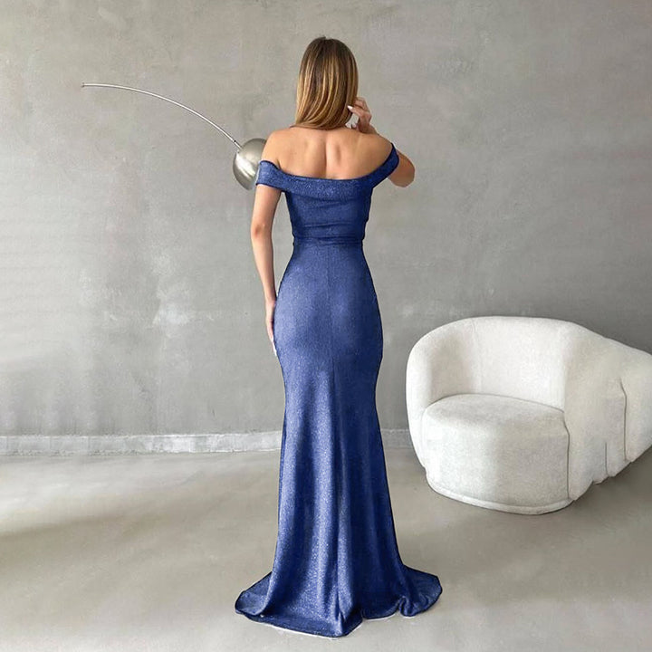 Dame off-shoulder maxikjole med elegant slids og glitrende stof Skovae
