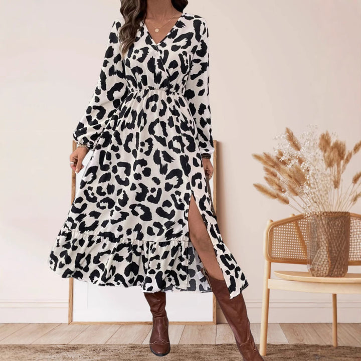 Dame Maxikjole med moderne leopardmønster og feminin silhuet Stilla