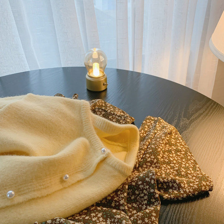 Kvinders cardigan med elegante perleknapper og moderne design Stilla