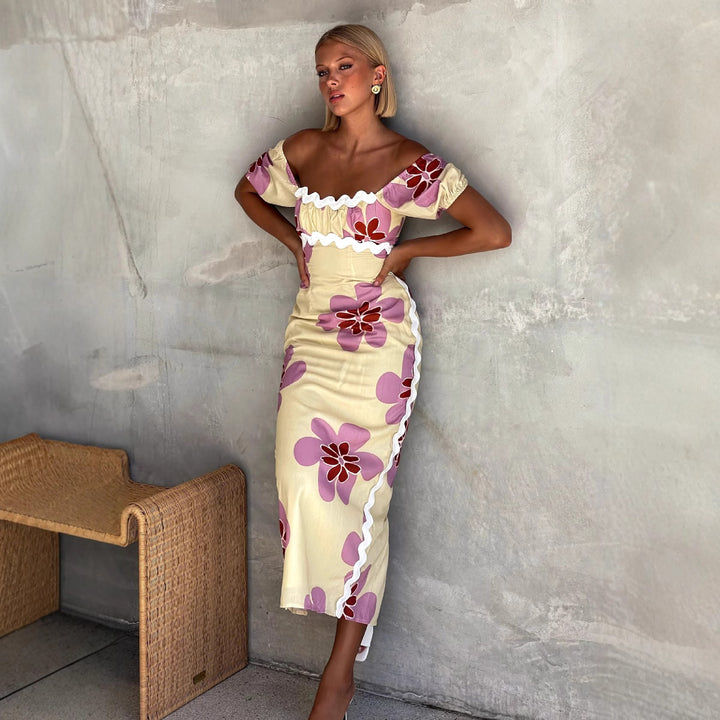 Dame Off-Shoulder Midikjole med florale applikationer og flæsedetaljer Stiila