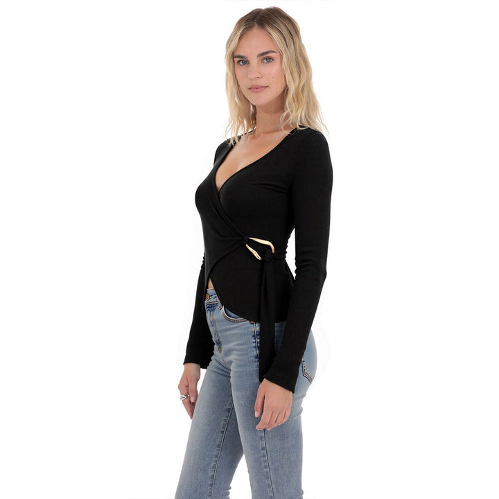 Kvinders indpakningsbluse med lange ærmer og elegante flæsedetaljer Stilla