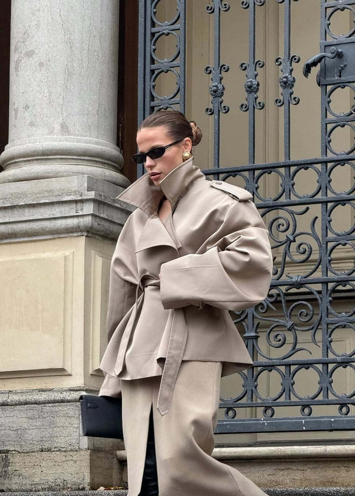 Stilla | Bælte cropped trenchcoat