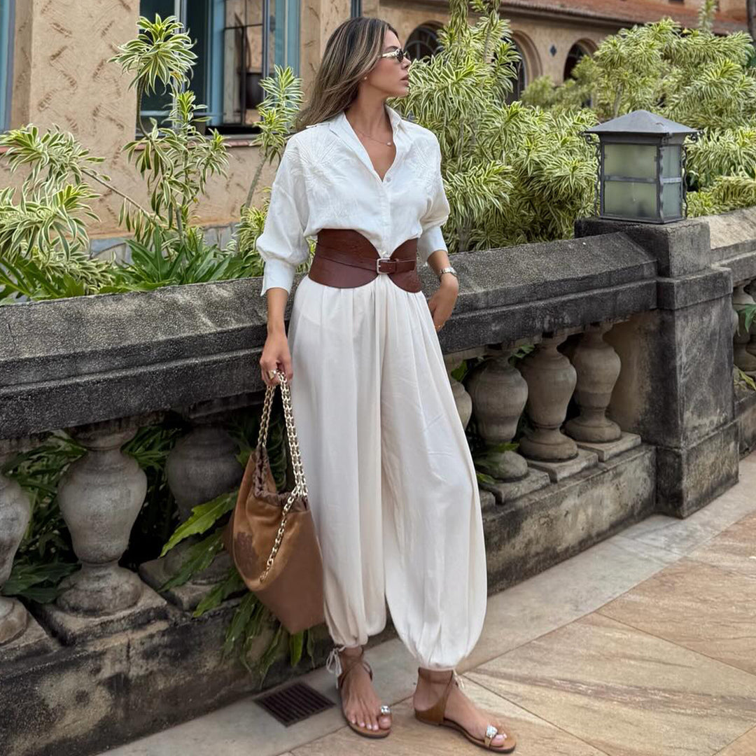 Kvindernes voluminøse jumpsuit med elegant knapbluse og taljebælte Skovae