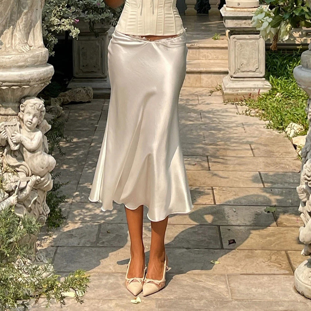 Dame elegant satinkjole med fine spidse accenter Skovae