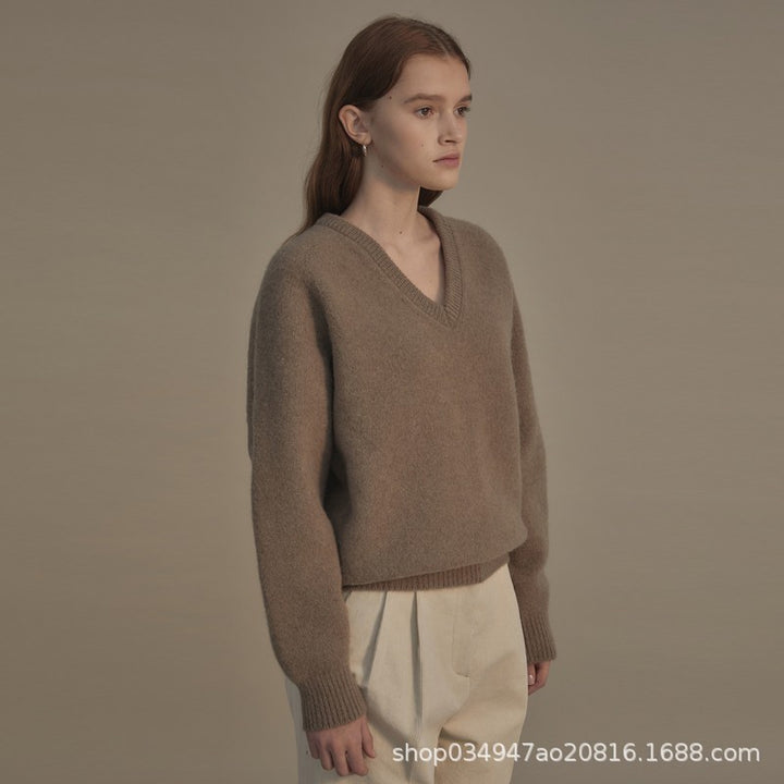 Kvinders høj kvalitet V-hals sweater lavet af blødt strik Stilla