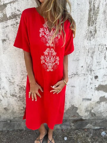 Dame fritidskjole med elegant broderi og løs pasform Stilla